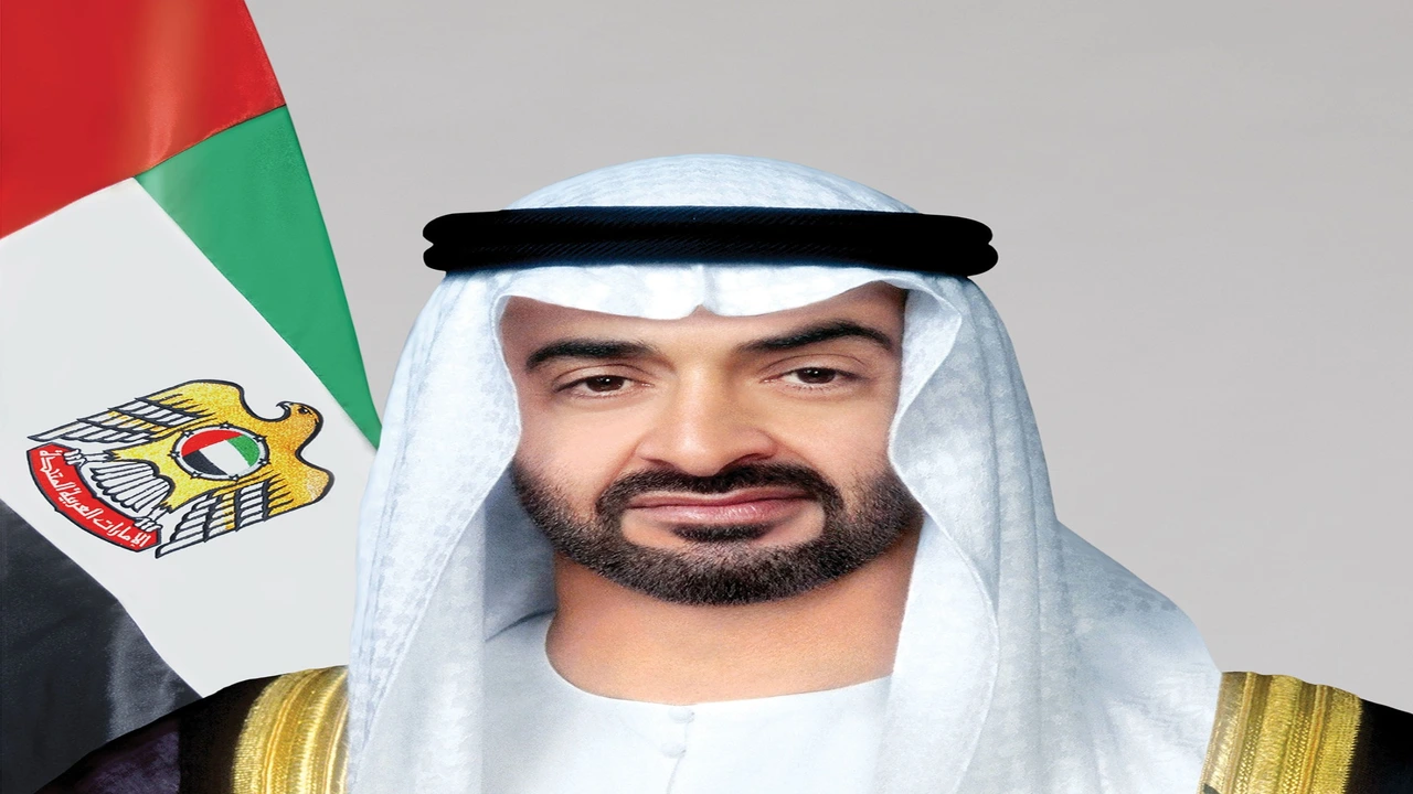 زيارة ودية.. رئيس الدولة يزور سيف سالم المنصوري في منزله بمنطقة الوثبة